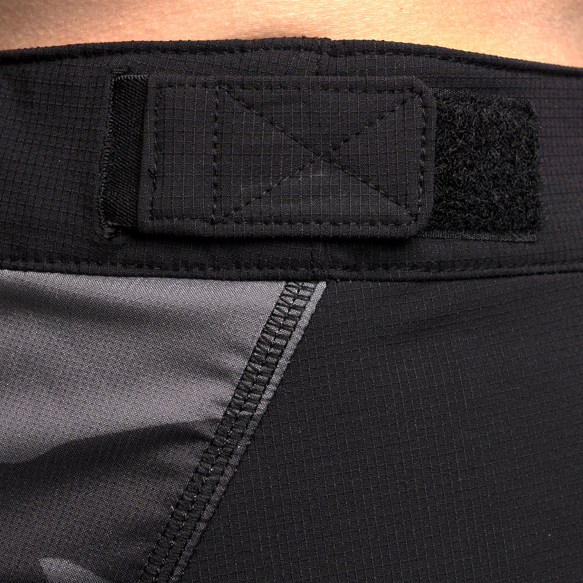 Crossline 2.0 Shorts - 28 - Black/Camo