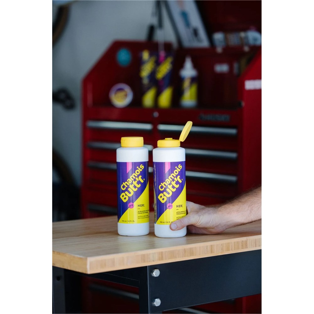 Chamois Butt'r Her Anti-Chafe Cream - 946ml Bottle W/Pump - Image 4