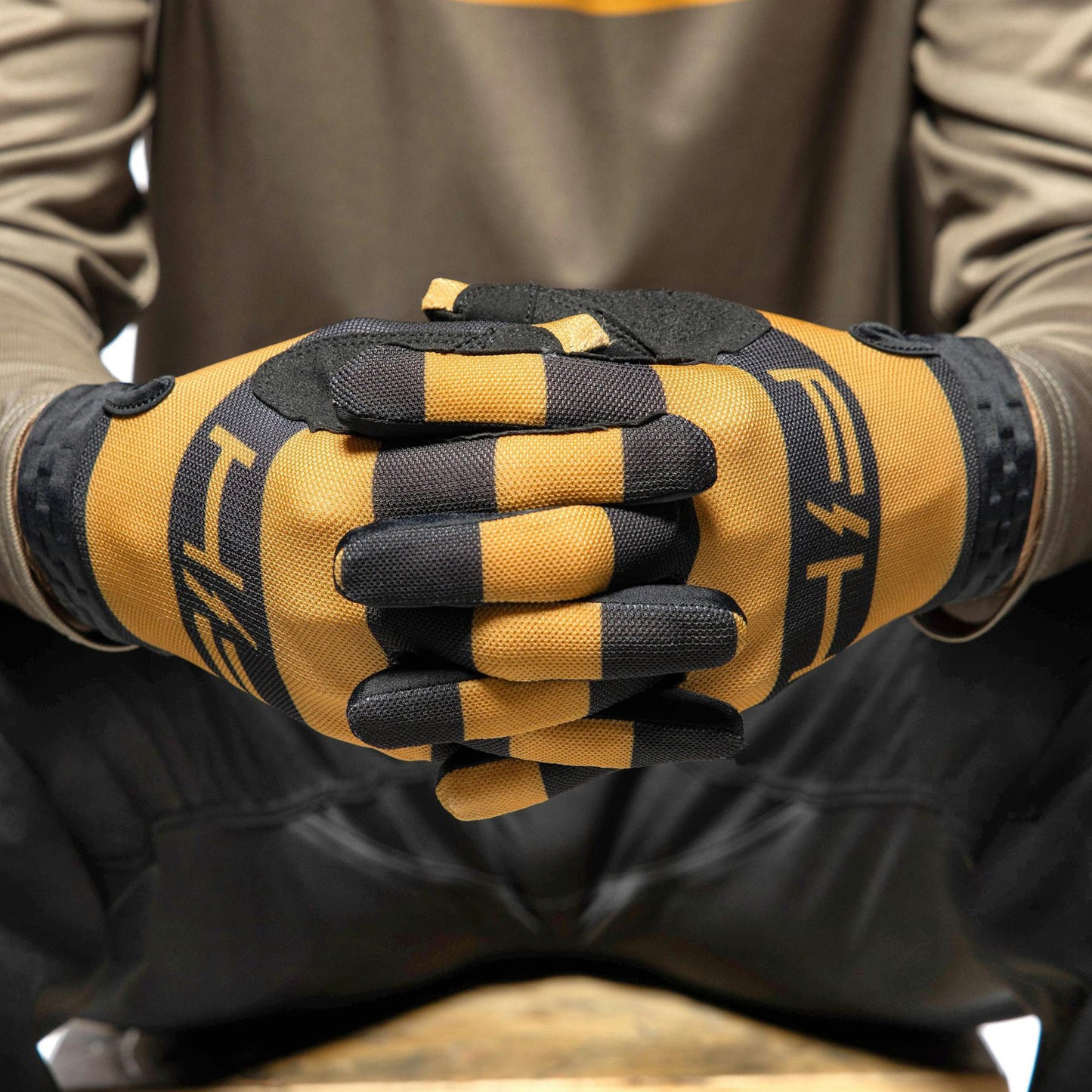 Fasthouse Vapor Ray Gloves - L - Vintage Gold - Image 6