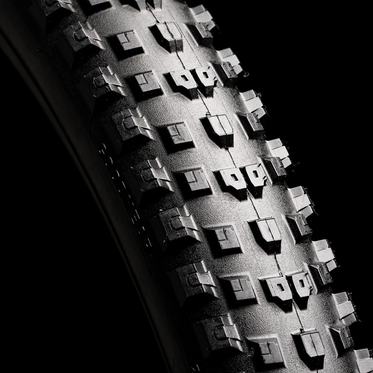 Goodyear Escape Inter Tyre - 29 Inch - 2.4 Inch - Yes - Dynamic - Trail Plus - Soft - Medium Duty Protection - Folding - Black - Image 3