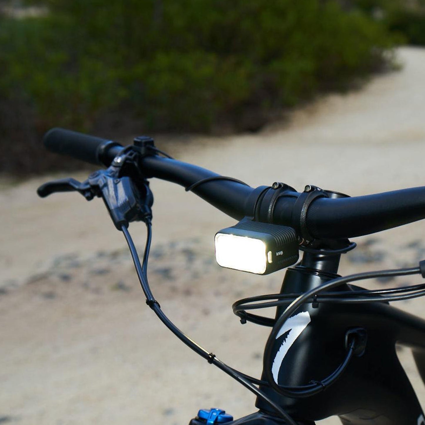 Knog Blinder E 2300 Front Light - Front - 2300 - Black - Image 4