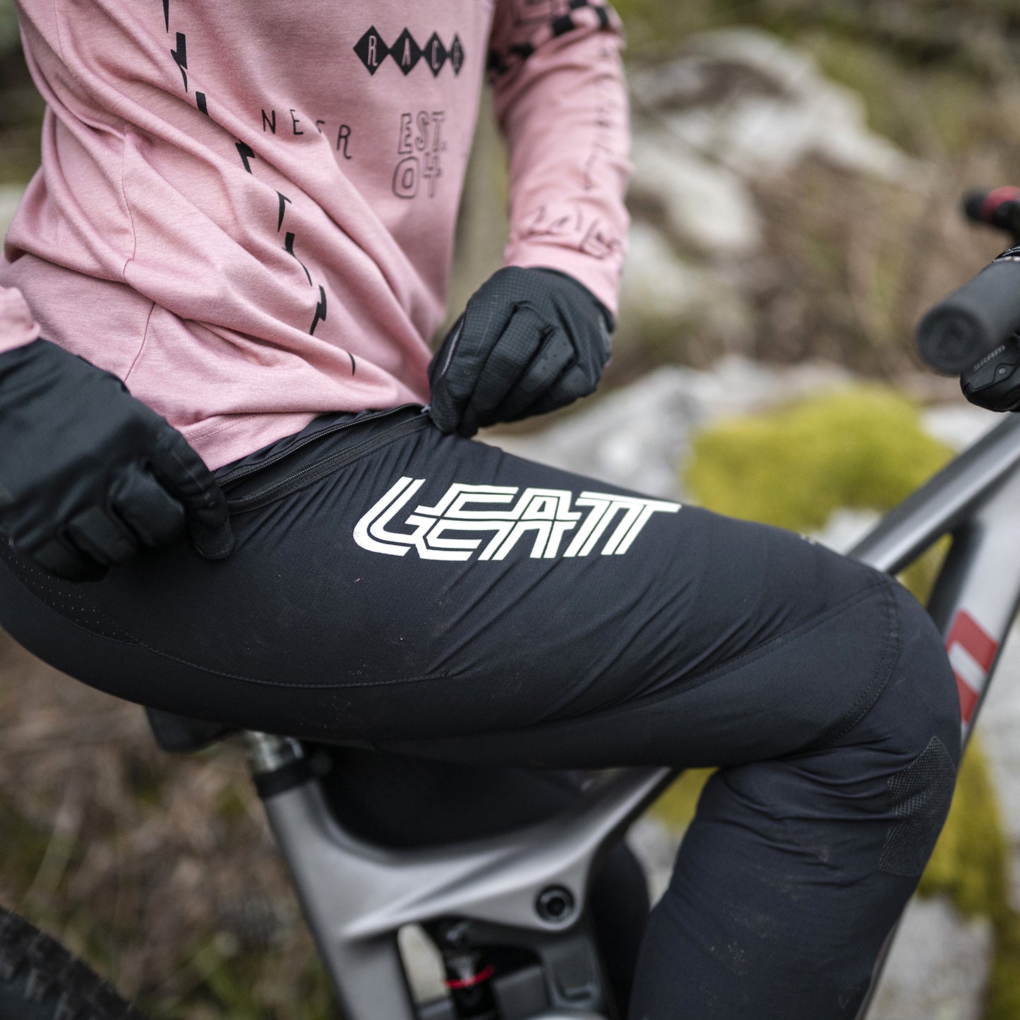 Leatt MTB Gravity 3.0 Women's Pants - S - Race Black - Image 6