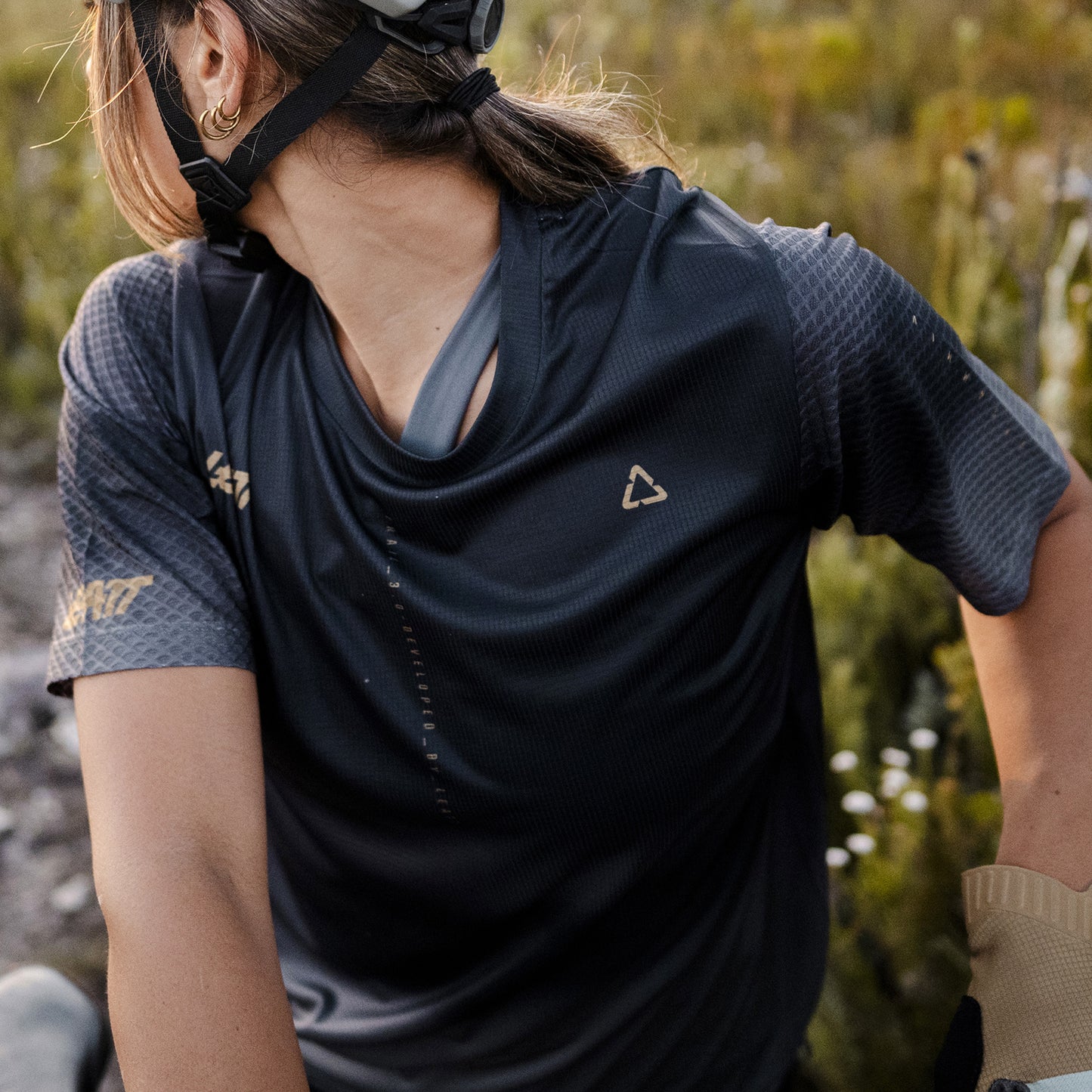 Leatt Trail 3.0 Women's Jersey - XS - Ghost Black - Image 6