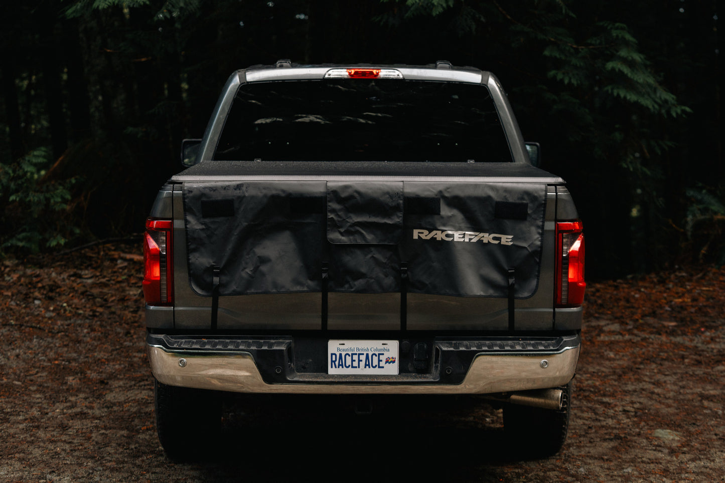 Race Face Era Stash Tailgate Pad - Tailgate Pad - 5 Bike - Black - Mid