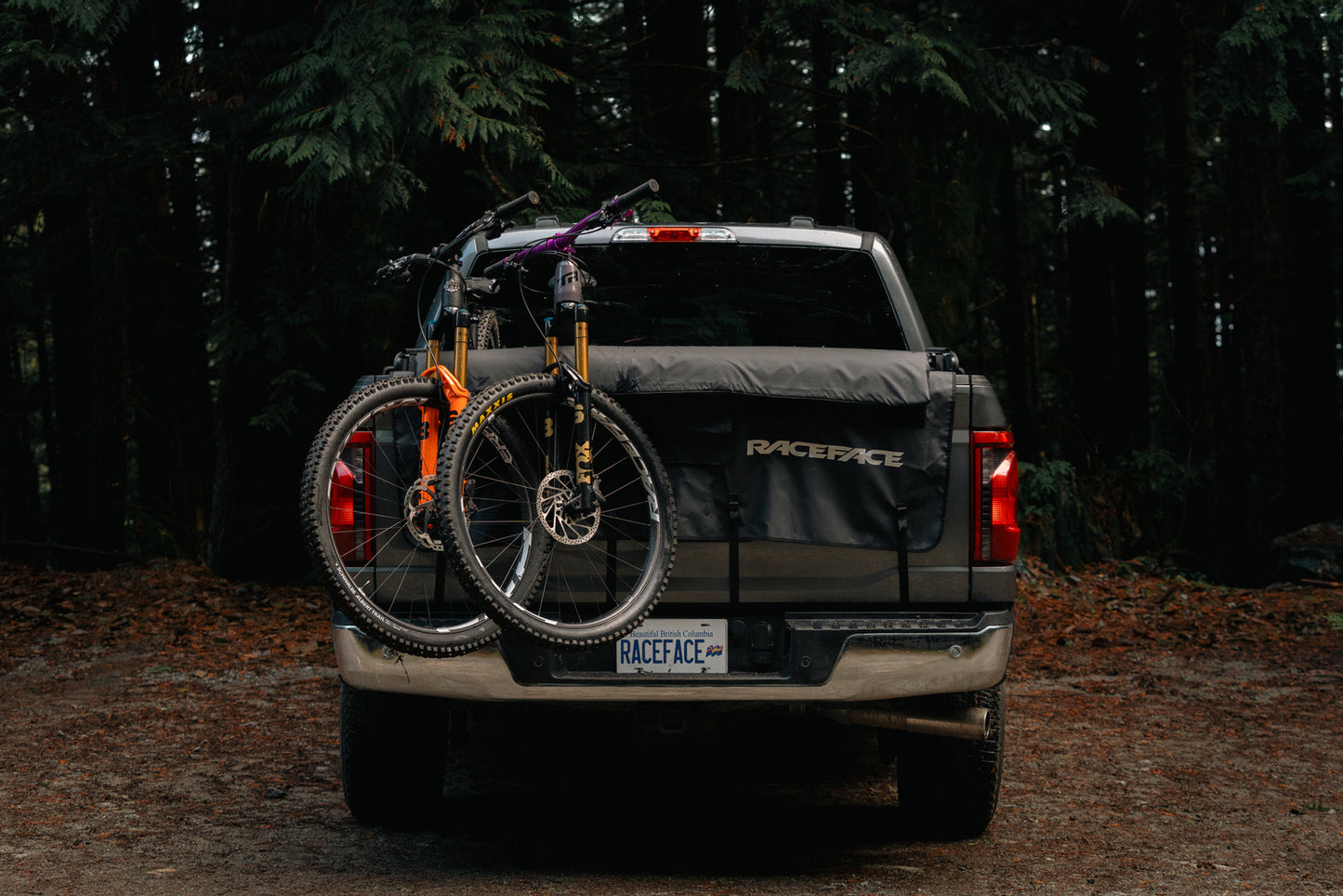 Race Face Era Stash Tailgate Pad - Tailgate Pad - 5 Bike - Black - Mid