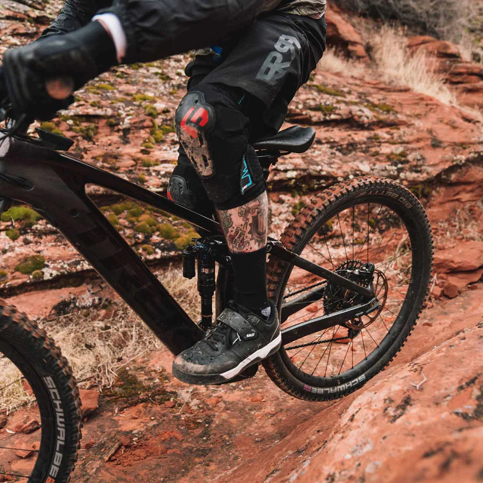 G-Form E-Line Knee Guards - S - Triple Matte Black