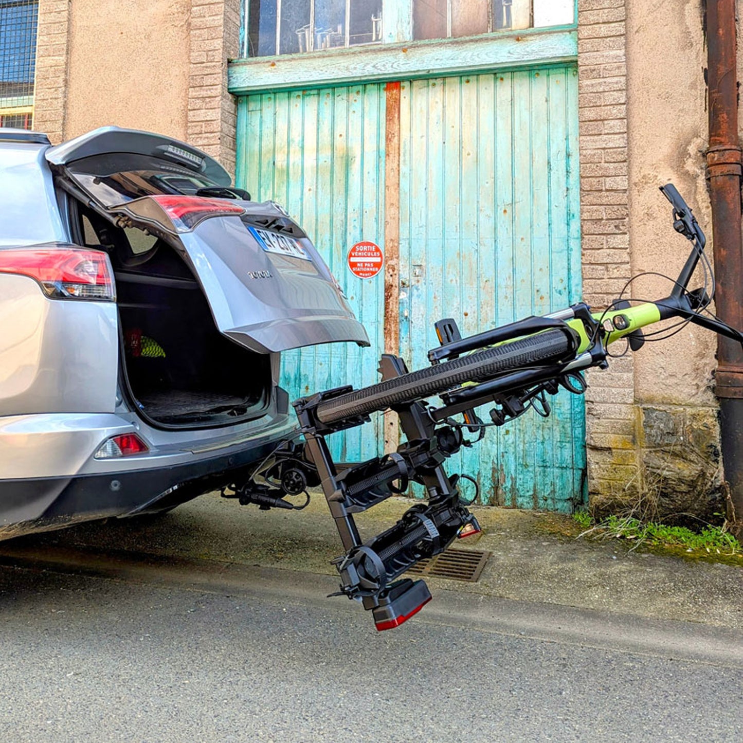 Buzzrack Scorpion PRO 3 Platform Rack - Tow Ball - 3 Bike - Black - Image 4