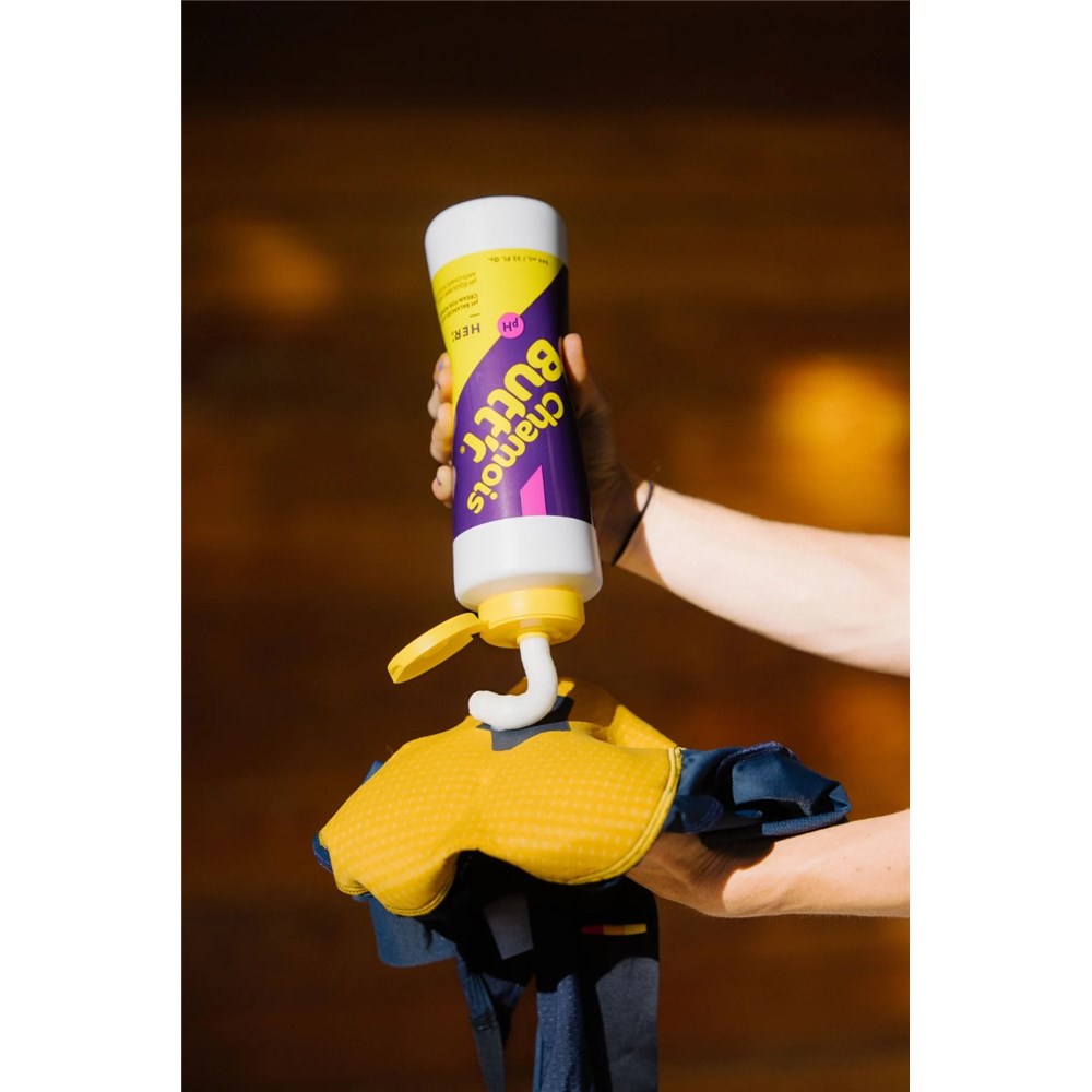 Chamois Butt'r Her Anti-Chafe Cream - 946ml Bottle W/Pump - Image 3