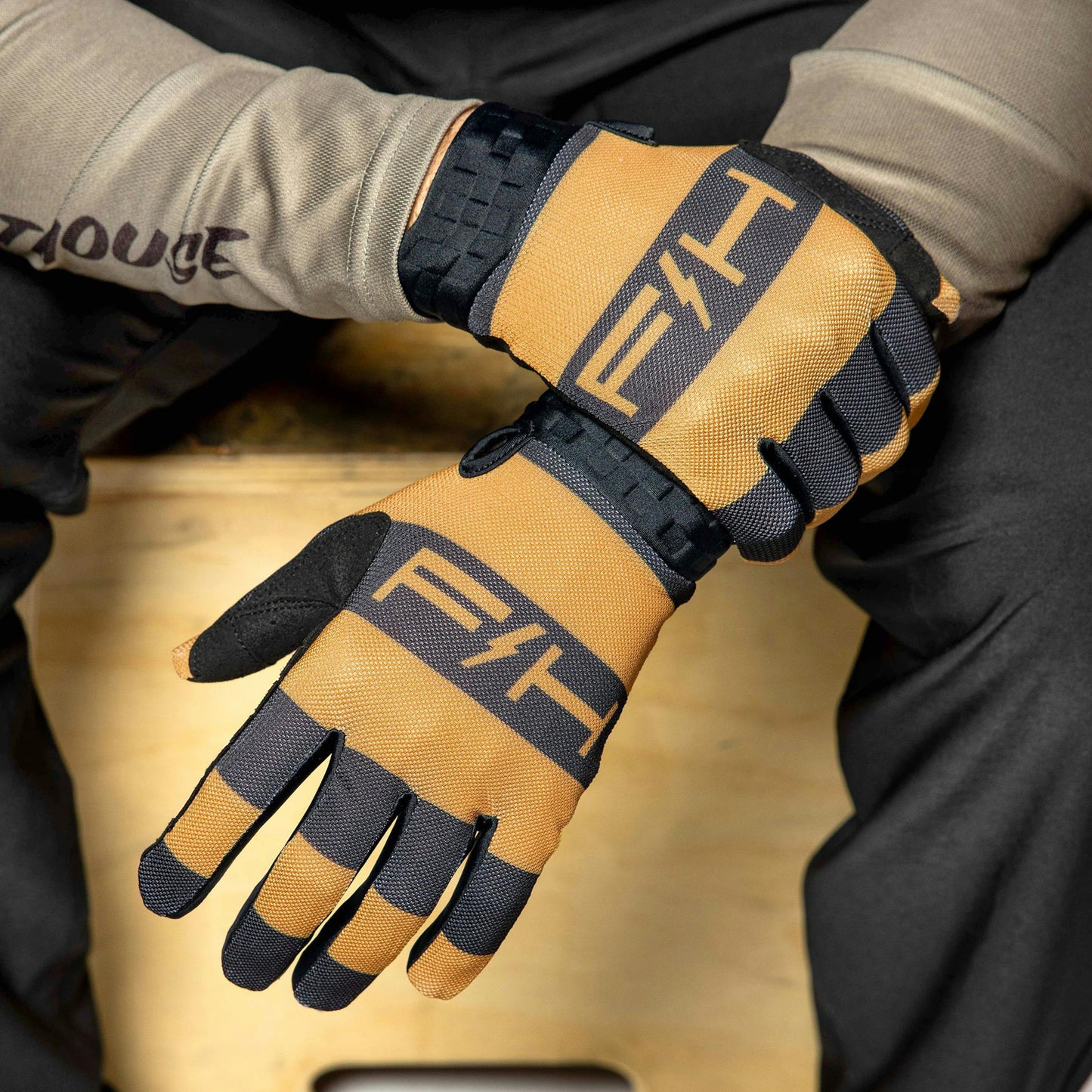 Fasthouse Vapor Ray Gloves - L - Vintage Gold - Image 5