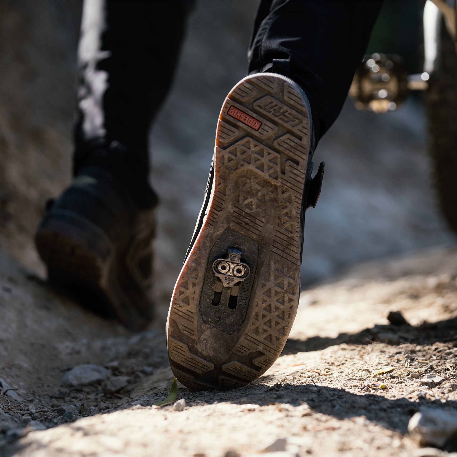 Leatt 4.0 Pro Clip Shoes - US 11 - Black | MTB Direct