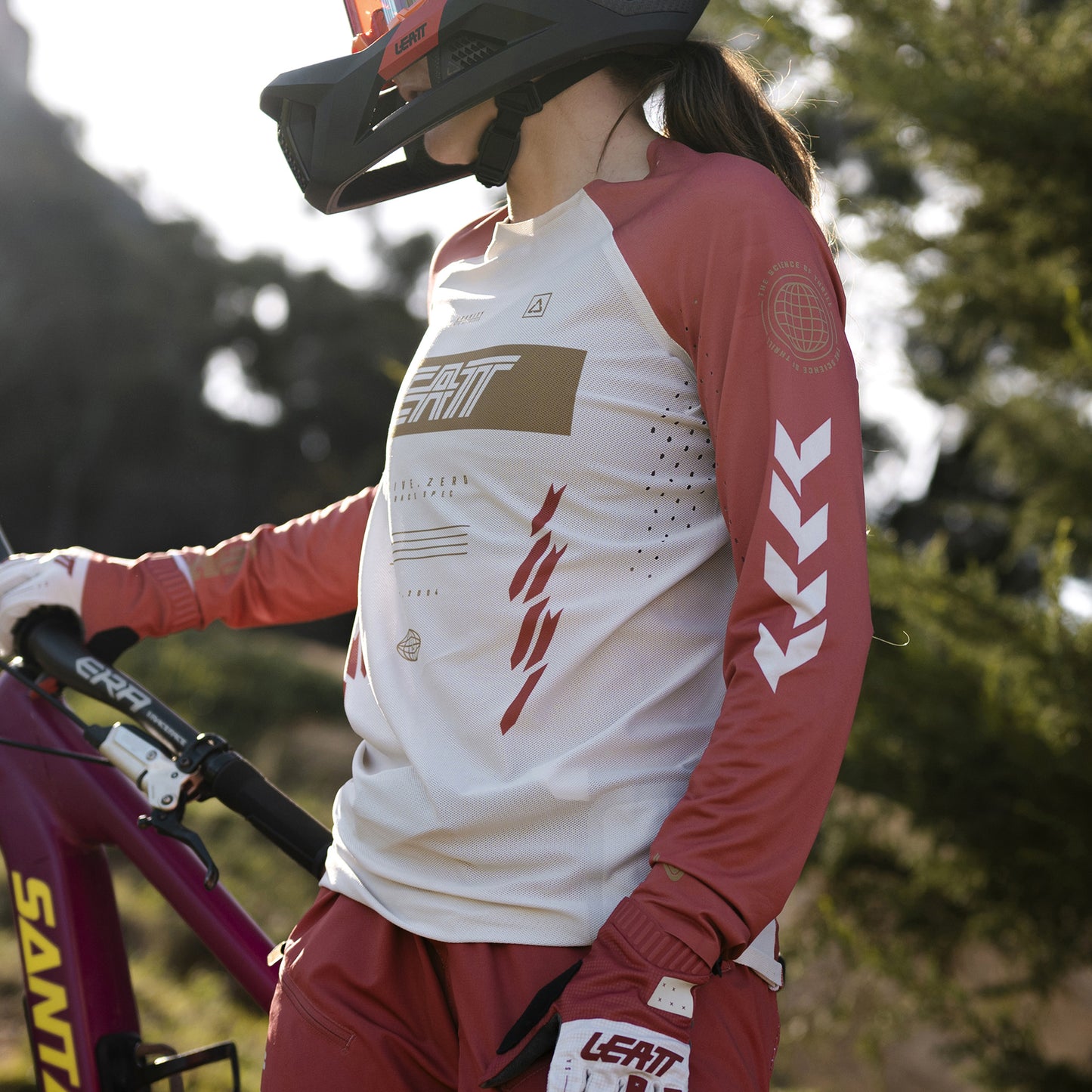 Leatt Gravity 5.0 Women's Jersey - M - Race Red - Image 4