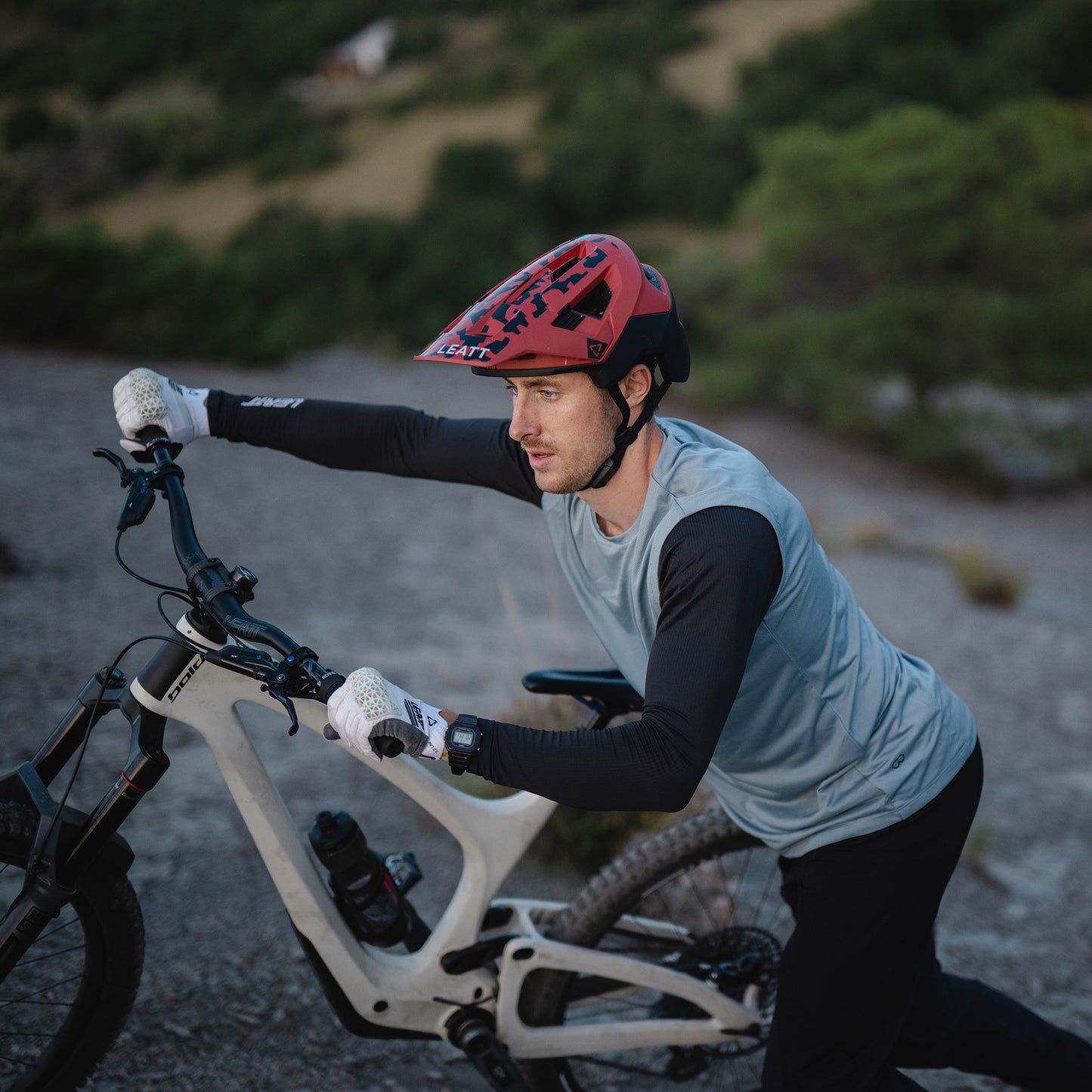 Leatt MTB 1.0 Ride Kit - S - Titanium - Image 10
