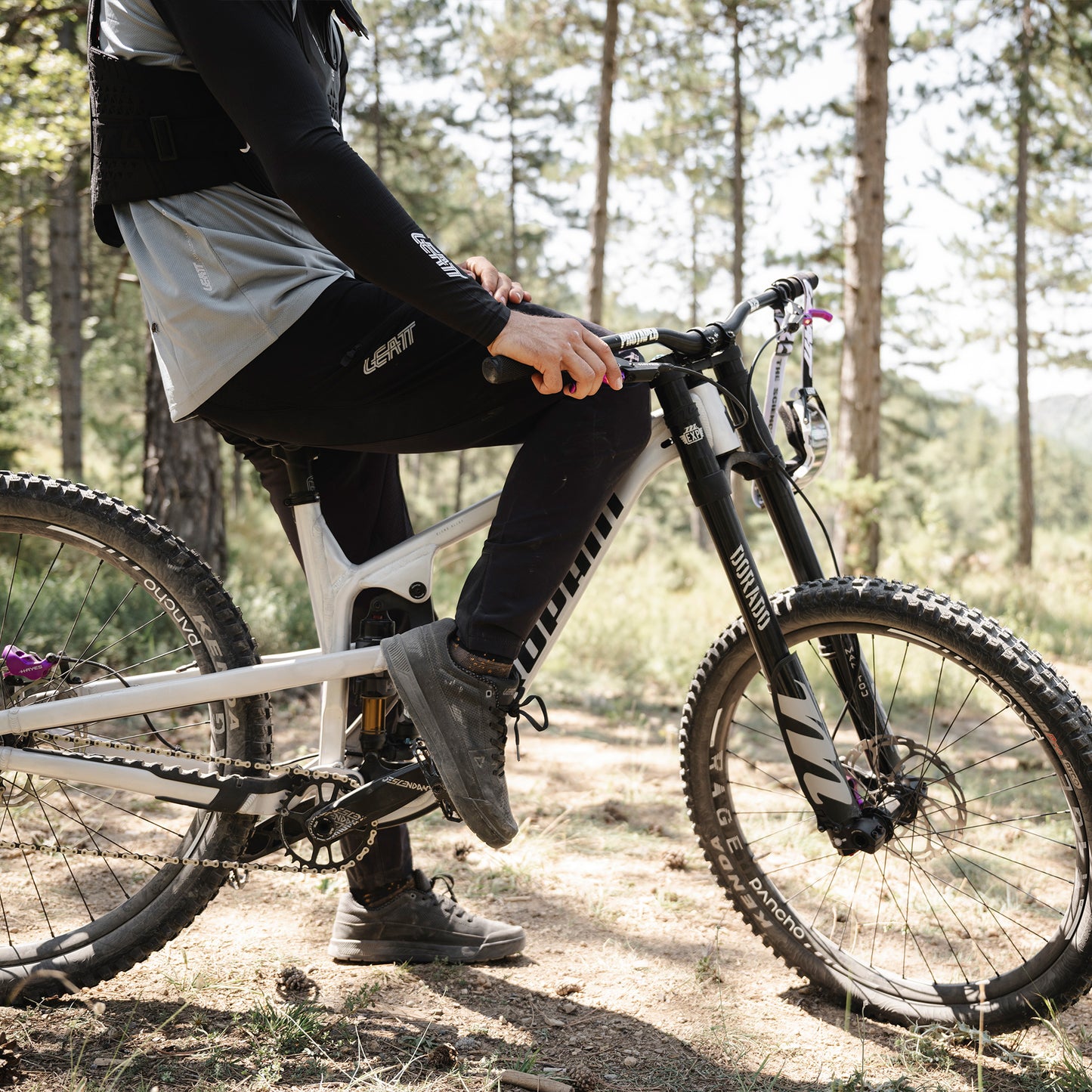 Leatt MTB 1.0 Ride Kit - S - Titanium - Image 9