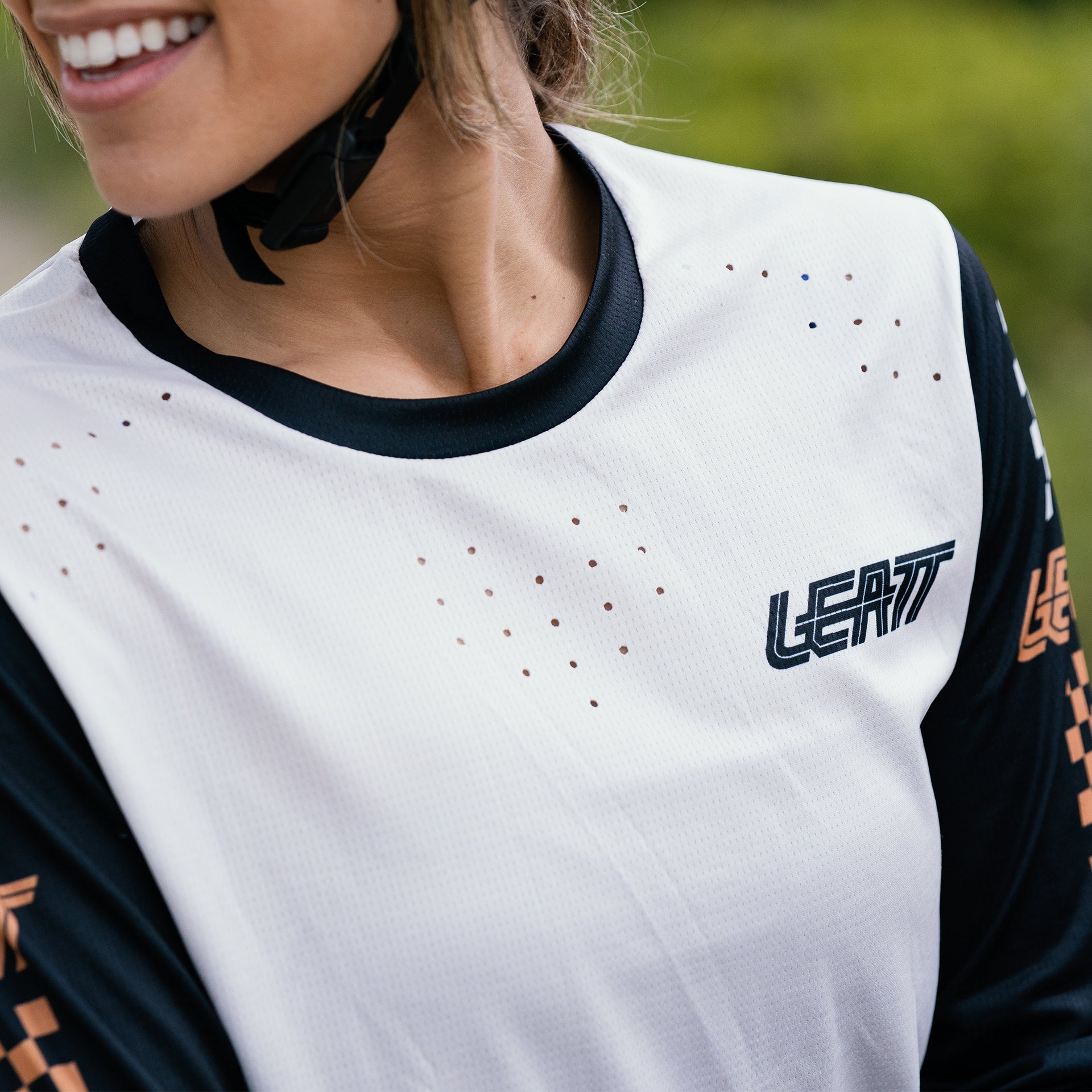 Leatt MTB Enduro 4.0 Women's Long Sleeve Jersey - Women's S - Cream - Image 12