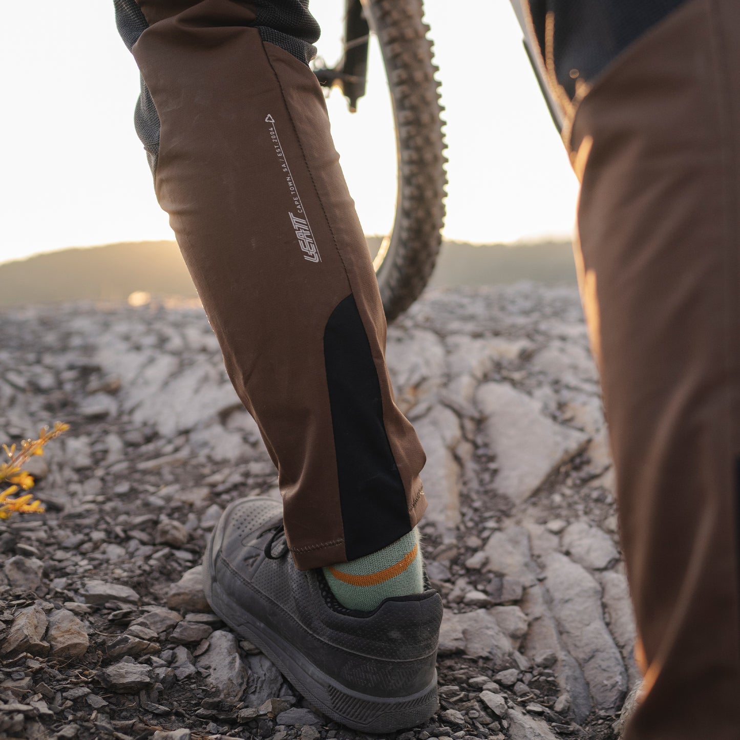 Leatt MTB Enduro 4.0 Women's Pants - 2XL-38 - Loam - Image 11