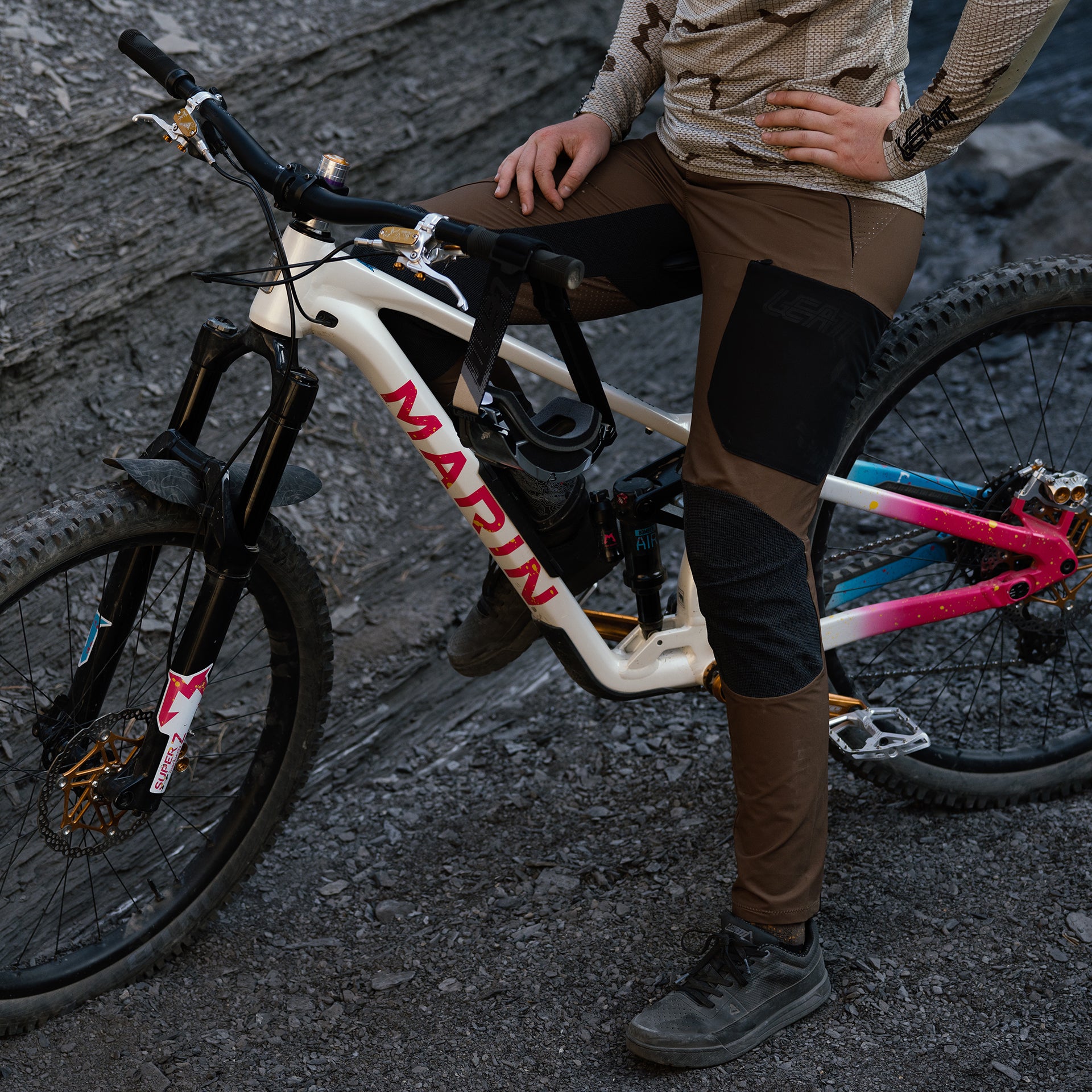 Leatt MTB Enduro 4.0 Women's Pants - 2XL-38 - Loam - Image 9