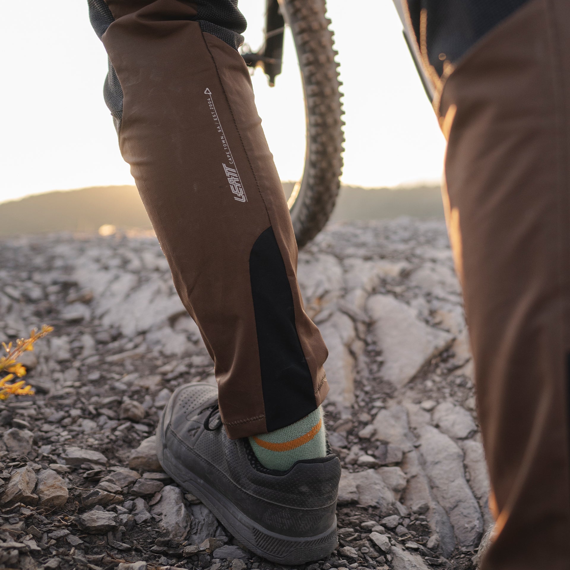 Leatt MTB Enduro 4.0 Women's Pants - M-32 - Loam - Image 11