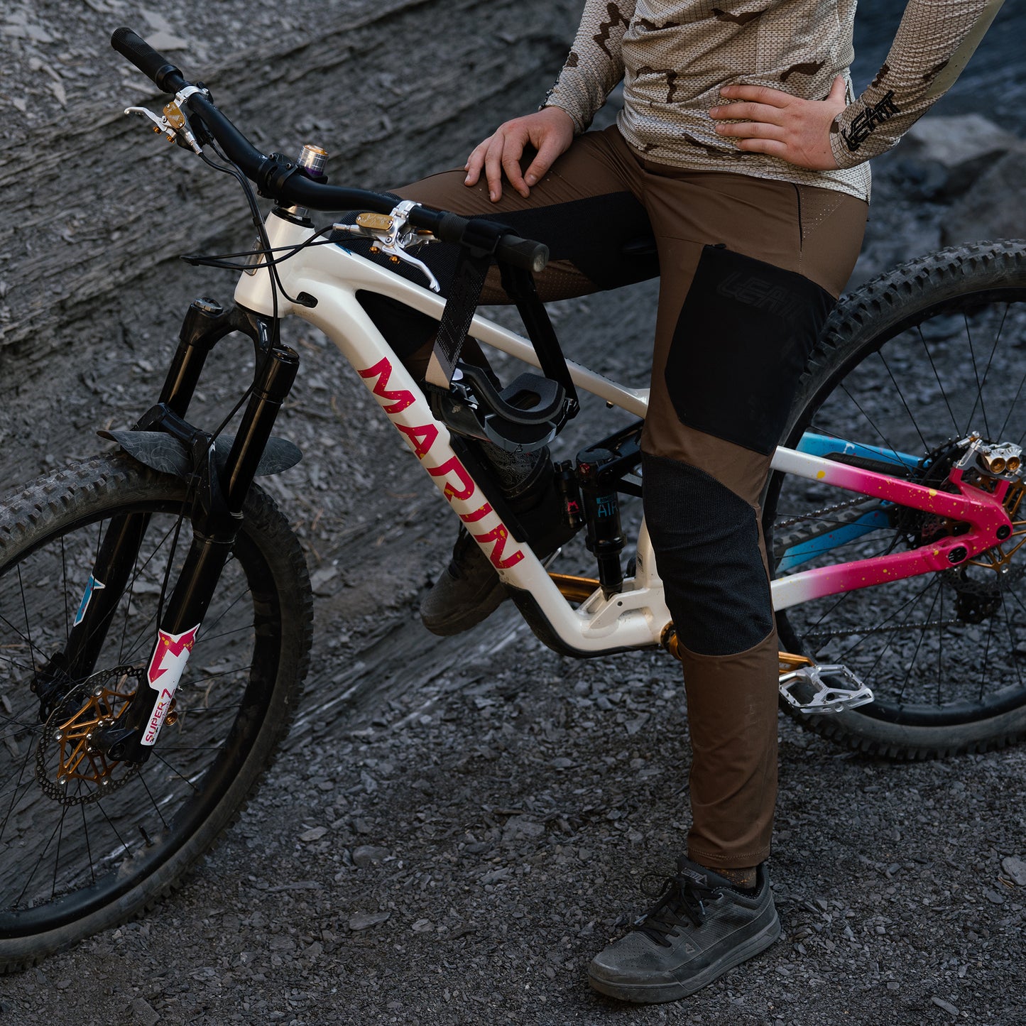 Leatt MTB Enduro 4.0 Women's Pants - S-30 - Loam - Image 9