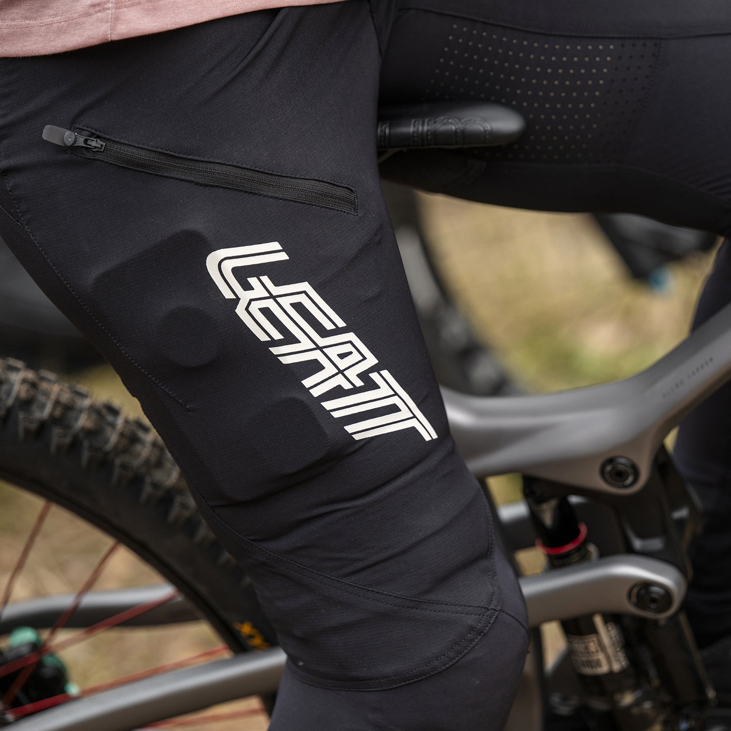 Leatt MTB Gravity 3.0 Women's Pants - M - Race Black - Image 5