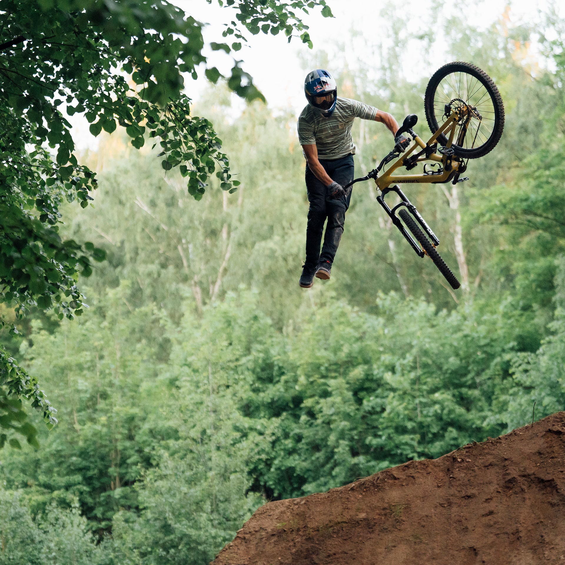 Leatt MTB Gravity 4.0 Pants - M-32 - Stealth - Image 8