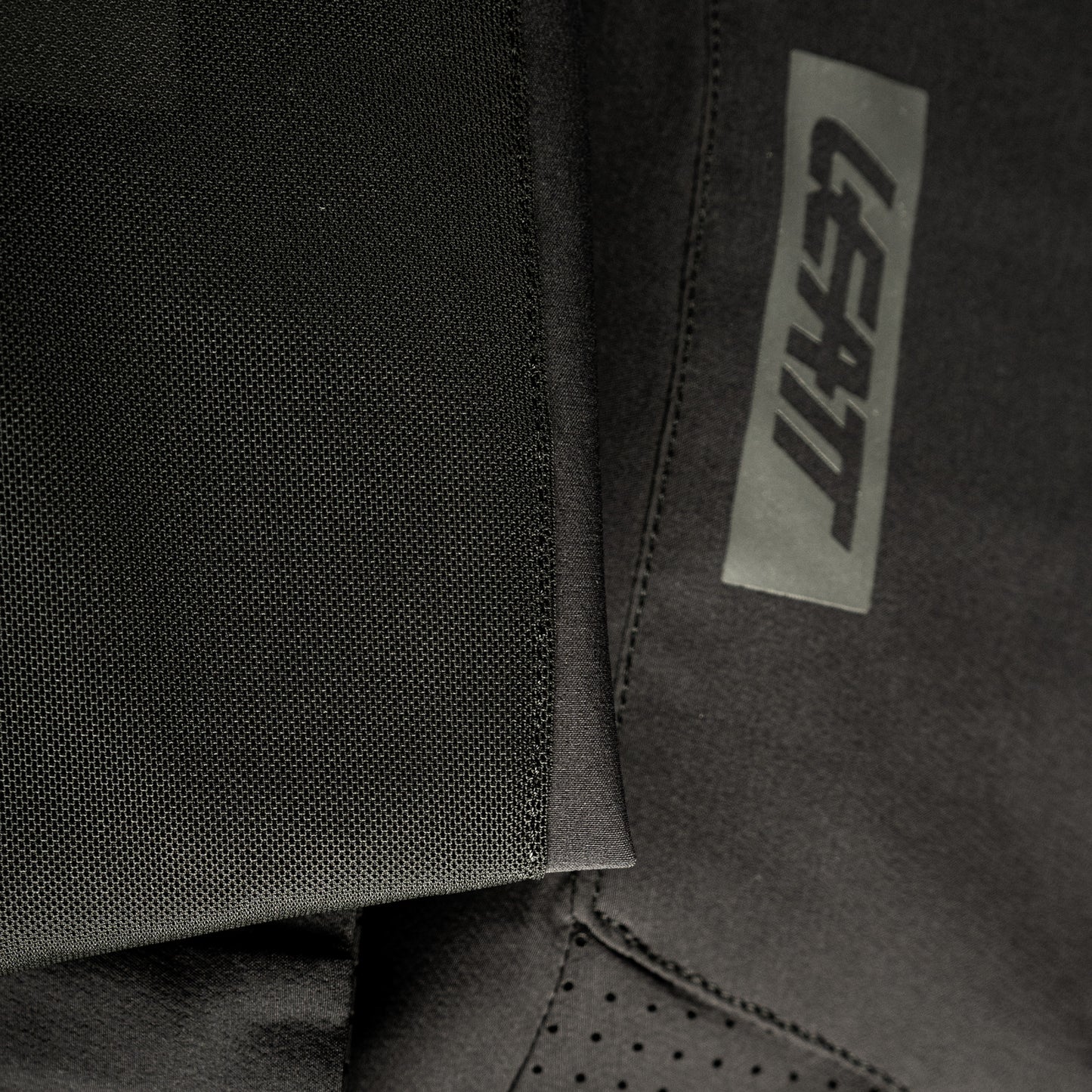 Leatt MTB Gravity 4.0 Shorts - S - Ghost Black - Image 3