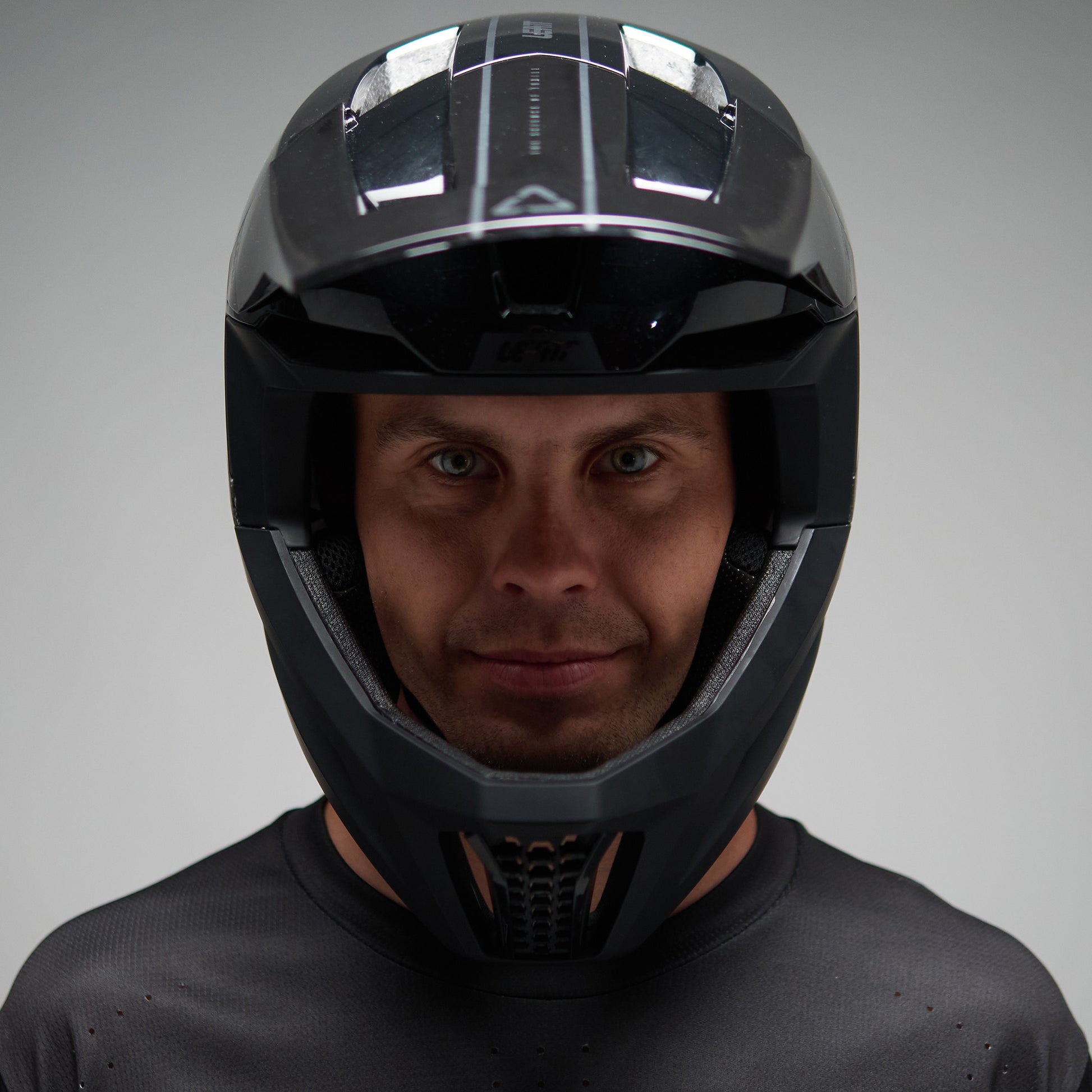 Leatt MTB Gravity 5.0 Helmet - L - Black - Image 7