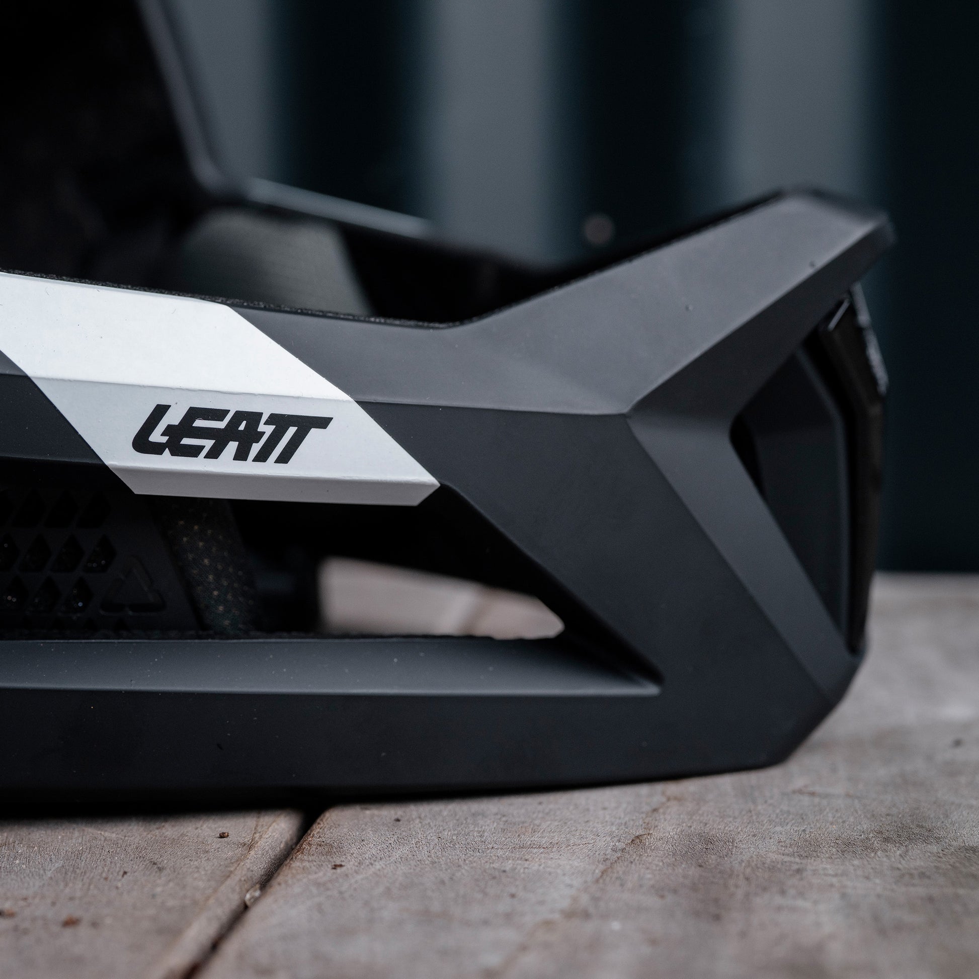 Leatt MTB Gravity 5.0 Helmet - S - White - Image 8