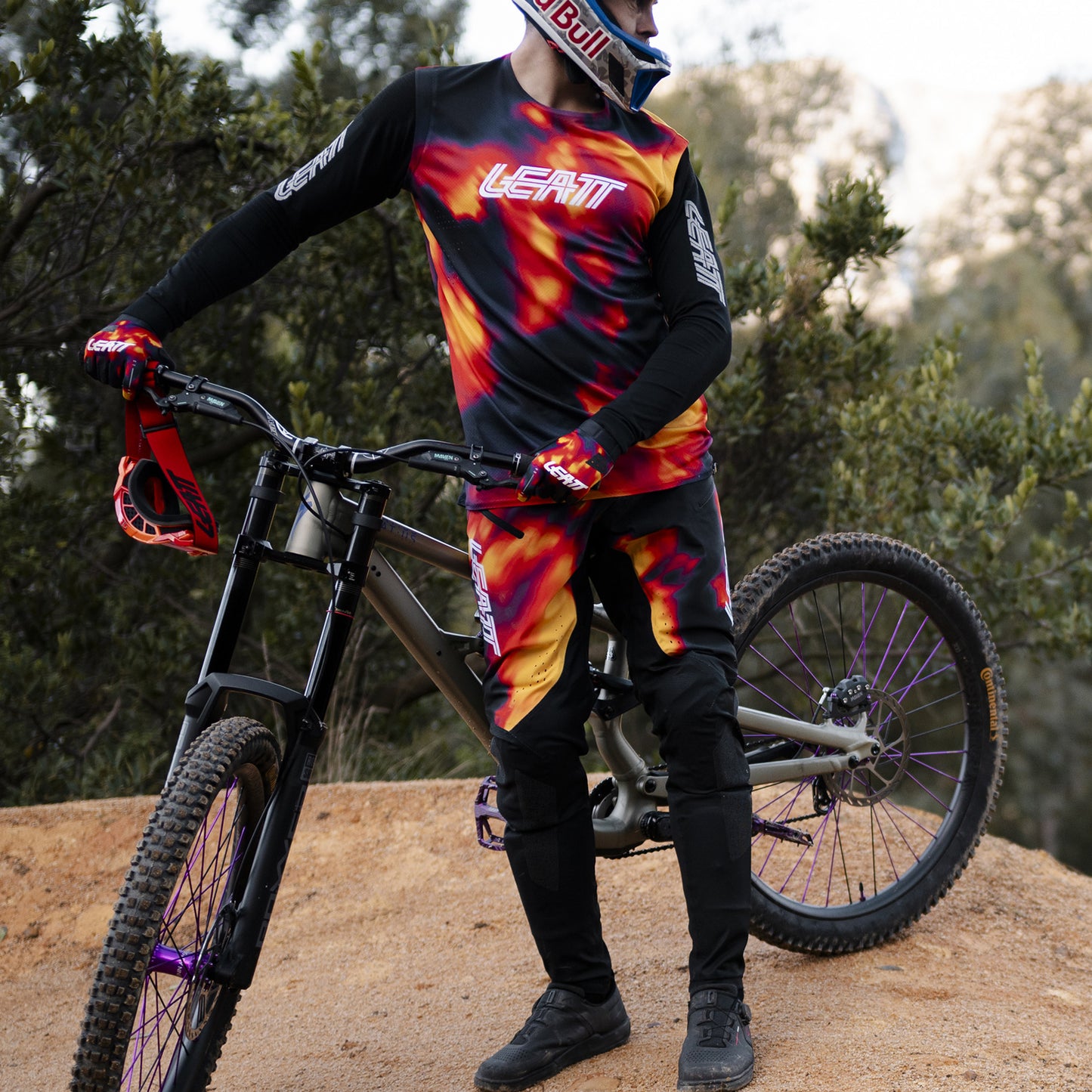 Leatt MTB Gravity 8.0 Pants - M - Red - Image 4