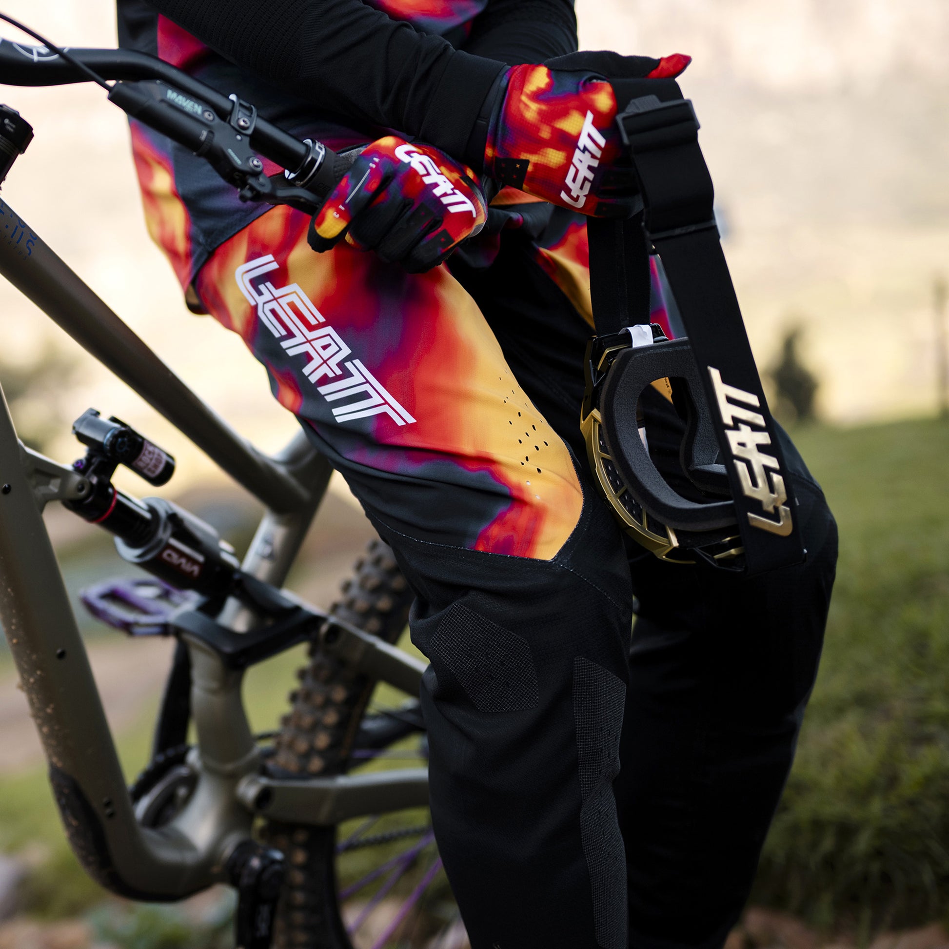 Leatt MTB Gravity 8.0 Pants - M - Red - Image 5