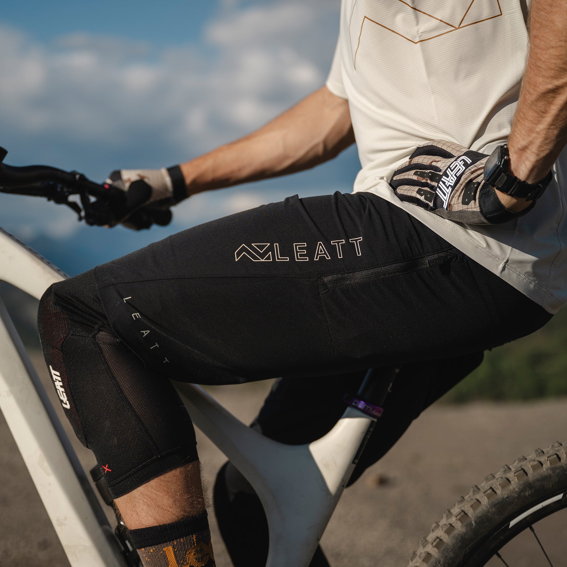 Leatt MTB Trail 1.0 Shell Shorts - 3XL-40 - Black - Image 9