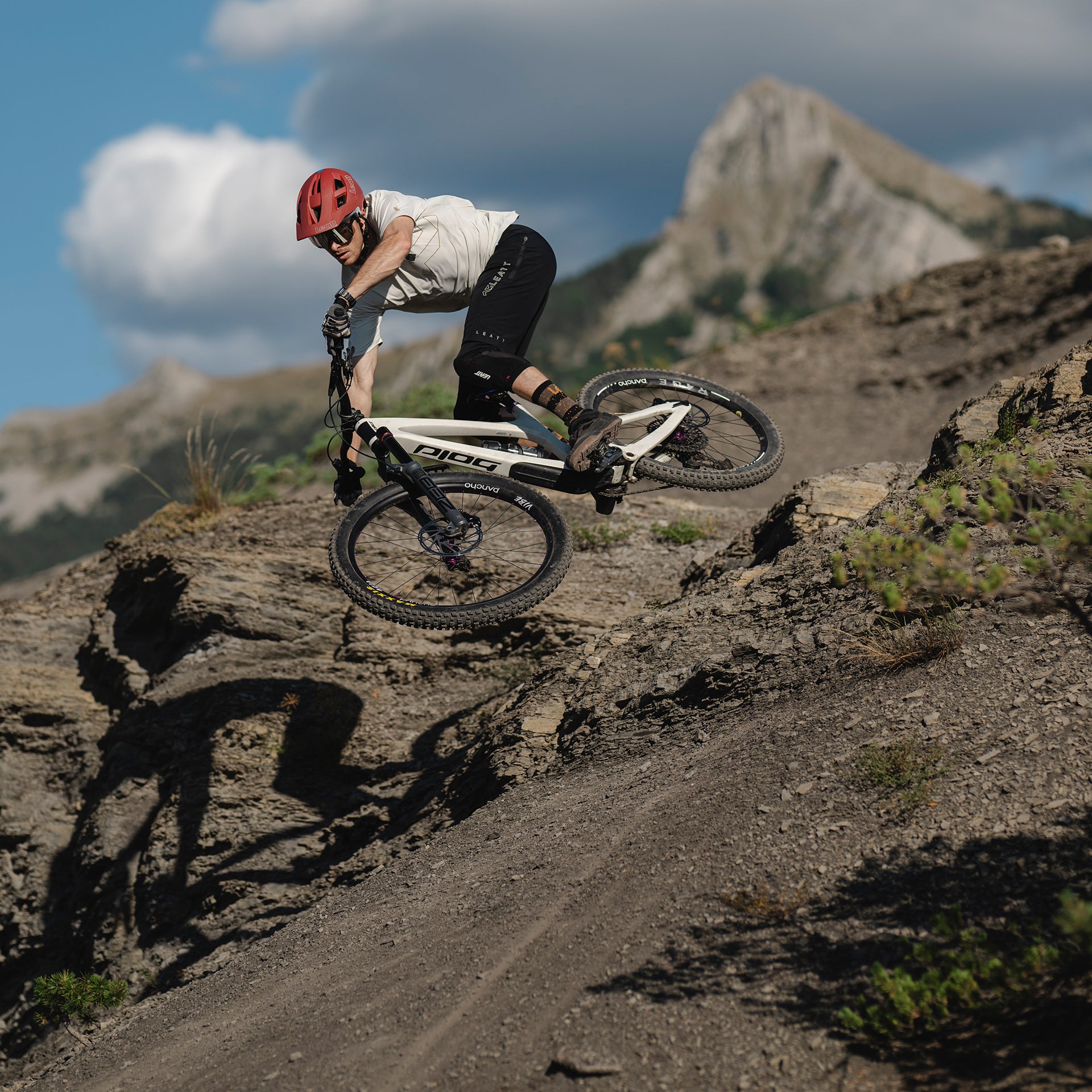 Leatt MTB Trail 1.0 X-Flow Short Sleeve Jersey - 2XL - Cream - Image 9