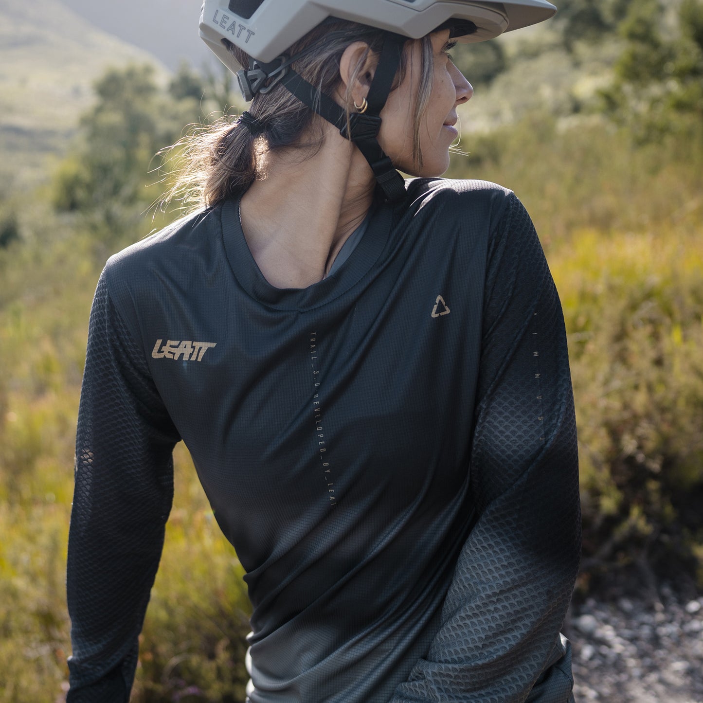 Leatt Trail 3.0 Long Sleeve Women's Jersey - L - Ghost Black - Image 4