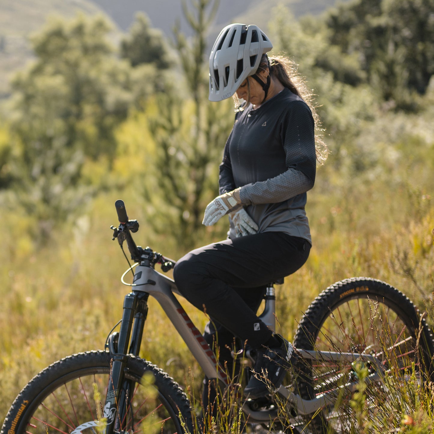 Leatt Trail 3.0 Long Sleeve Women's Jersey - XL - Ghost Black - Image 5