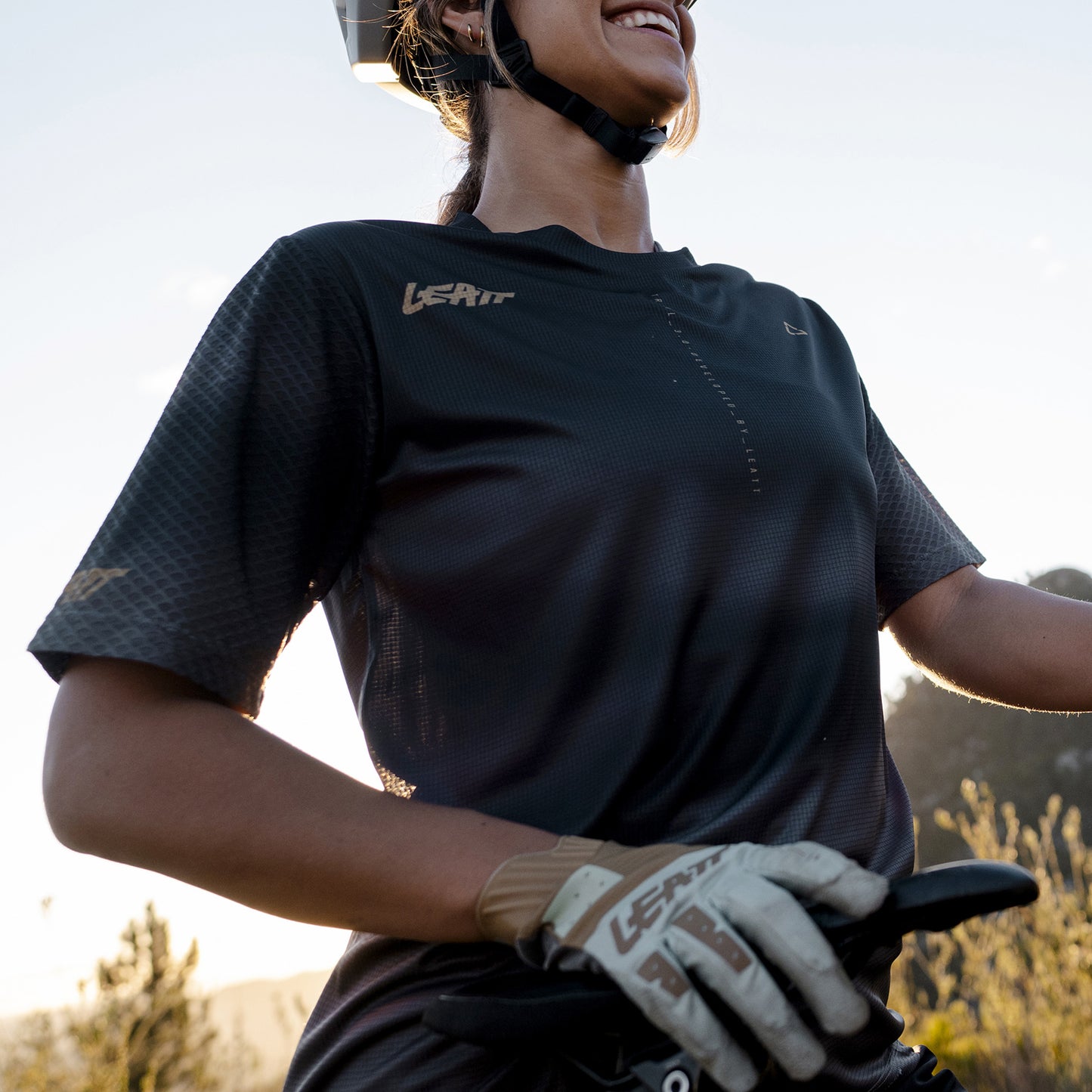Leatt Trail 3.0 Women's Jersey - XL - Ghost Black - Image 4