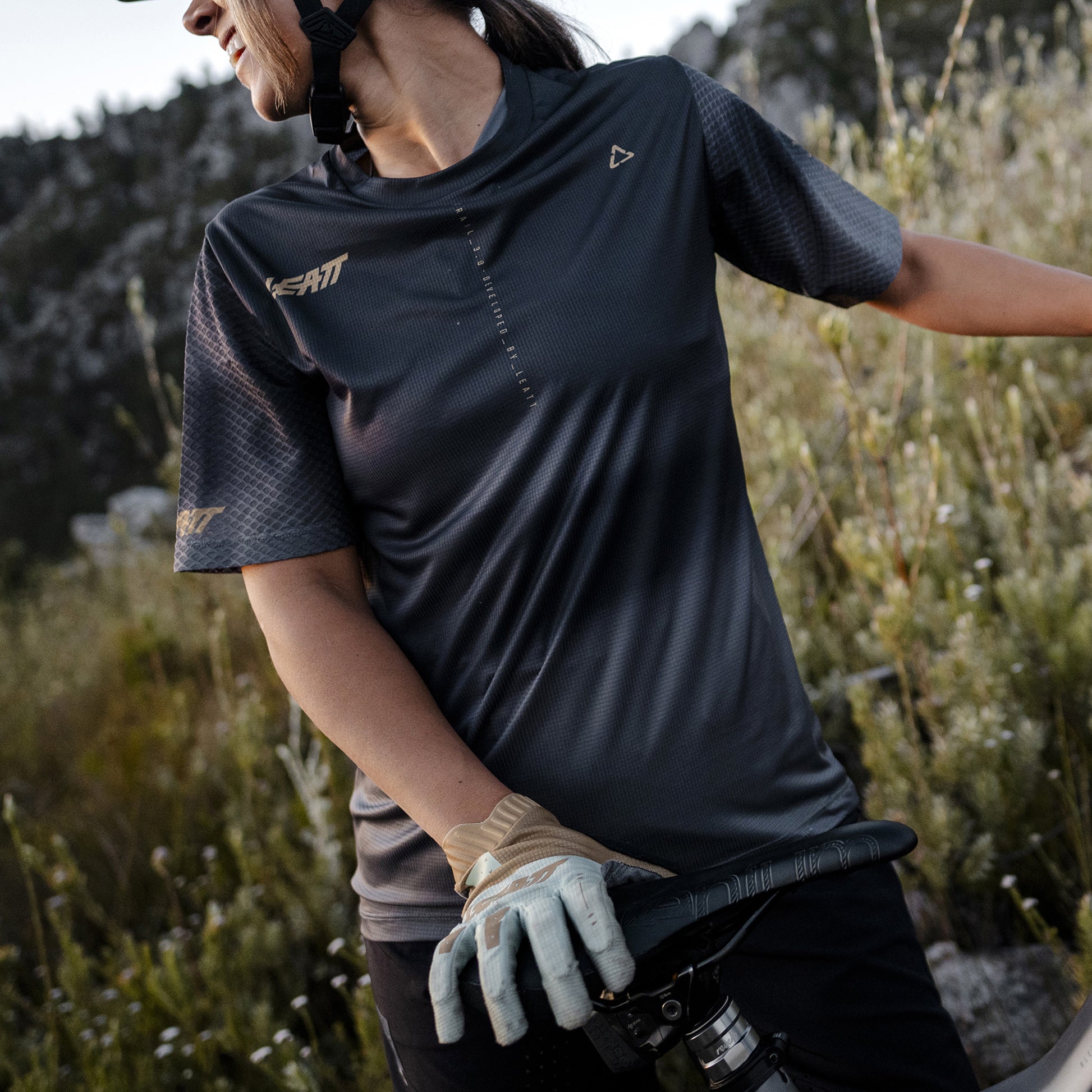 Leatt Trail 3.0 Women's Jersey - XS - Ghost Black - Image 5