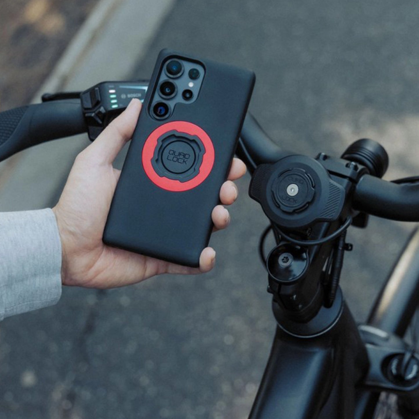 Quadlock Waterproof Wireless Charging Head - Quadlock Mount - Black - Image 3