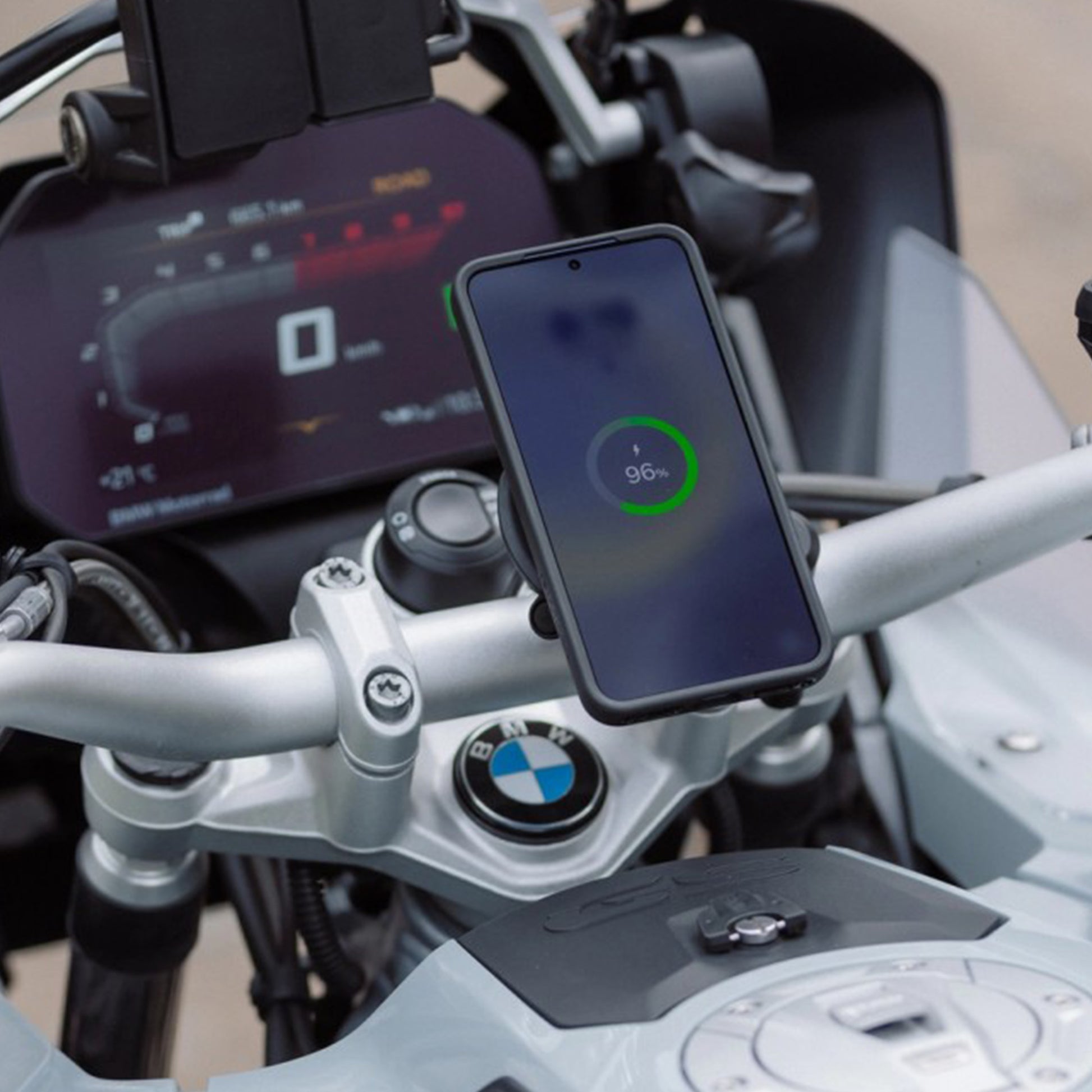 Quadlock Weatherproof Wireless Charging Head - Black - Image 3